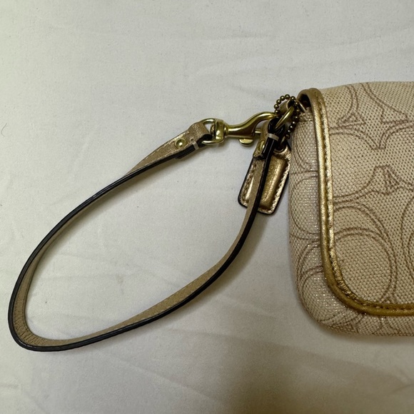Coach Cream Clutch with Signature Design - Picture 11 of 14